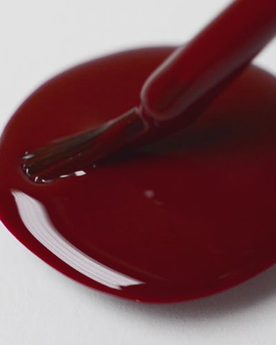 Organic mid-tone red nail polish drop by sienna