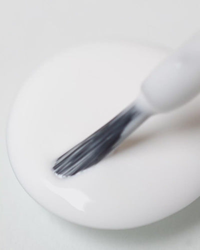 Crisp snow white nail polish drop by sienna