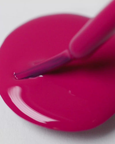 fushia pink nail polish drop by sienna